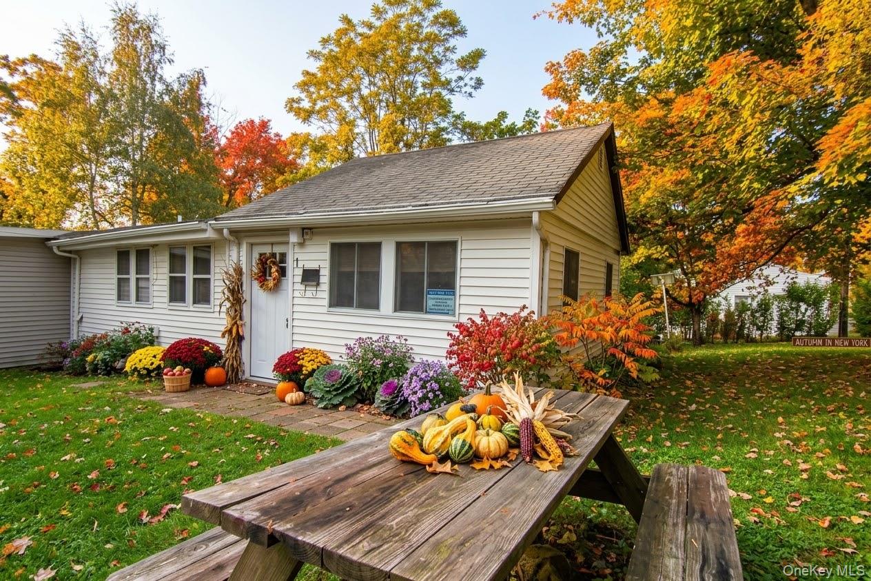 Virtual/AI staging of autumn plants and decorations