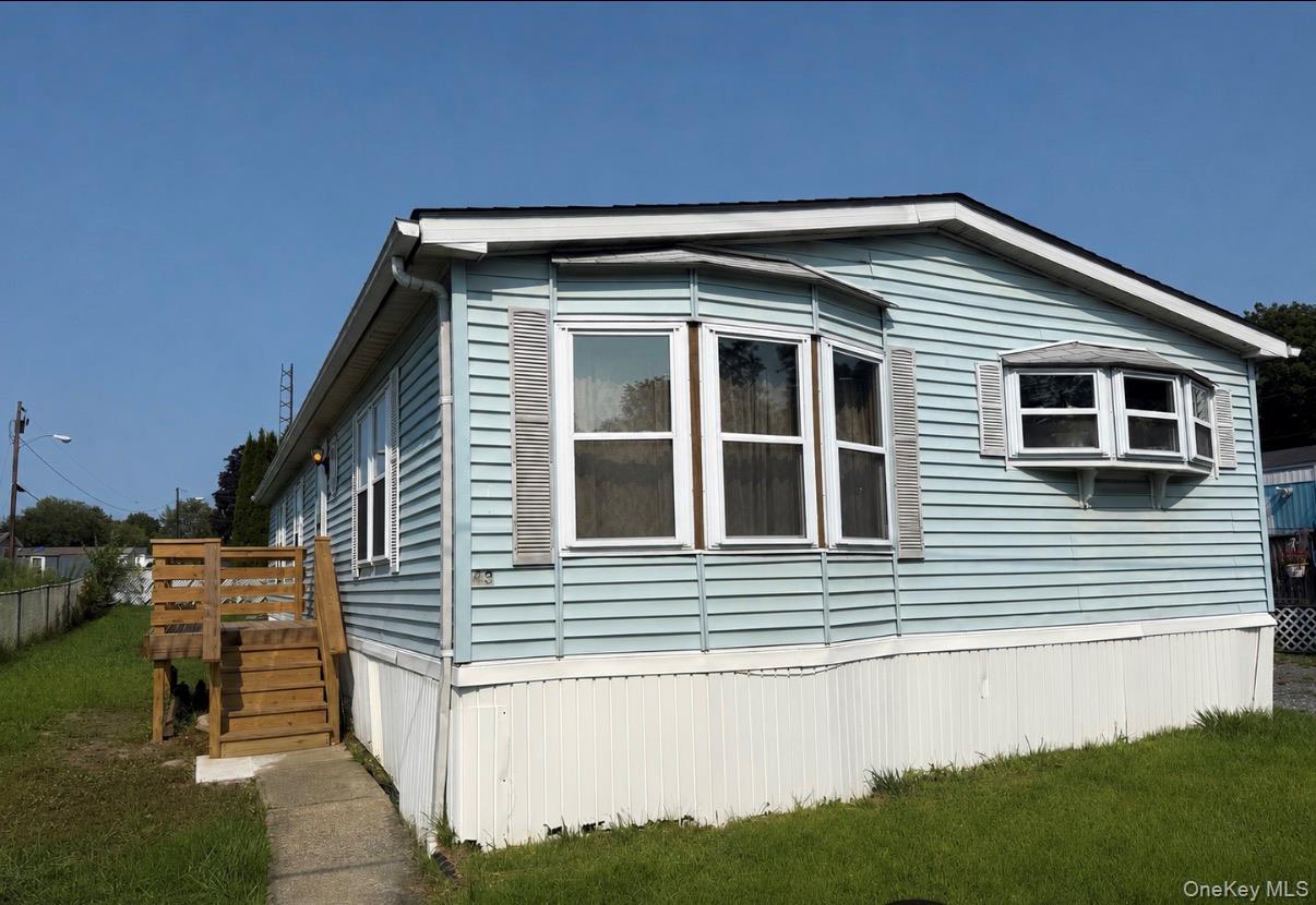 Double wide with vinyl siding
