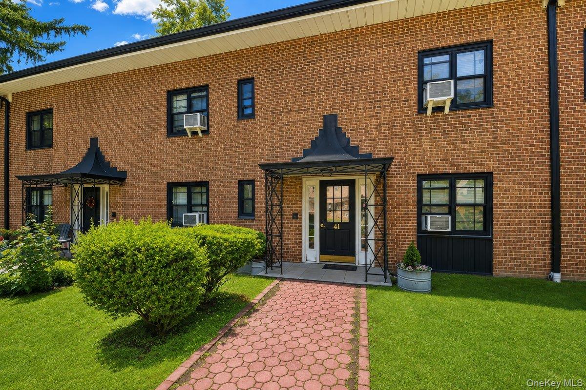 Welcome to 41 Manchester Rd Unit B-23!