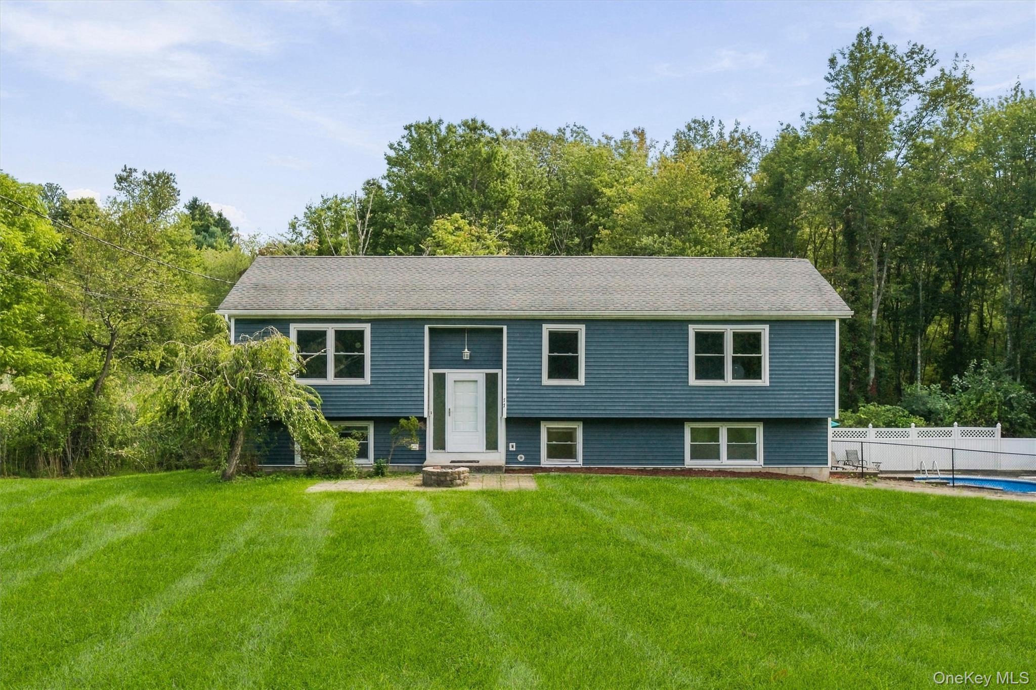 Sprawling 3 Bedroom PLUS DEN/OFFICE w/WIC and 3 Full Baths!